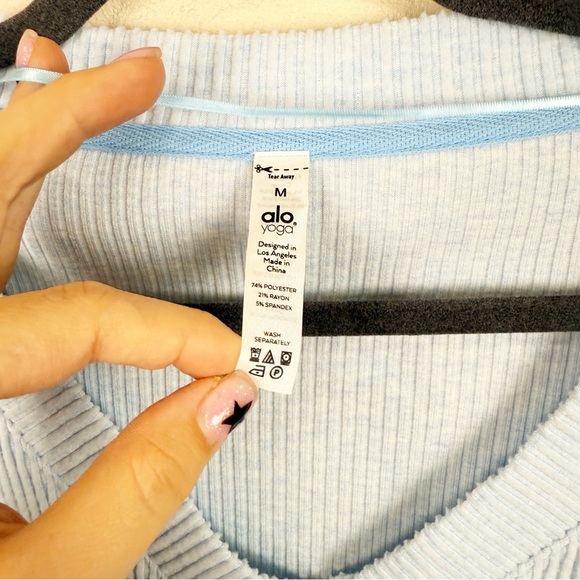 Alo Muse Blue Knit Cropped Long Sleeve Sweater Shirt Medium - Picture 3 of 5